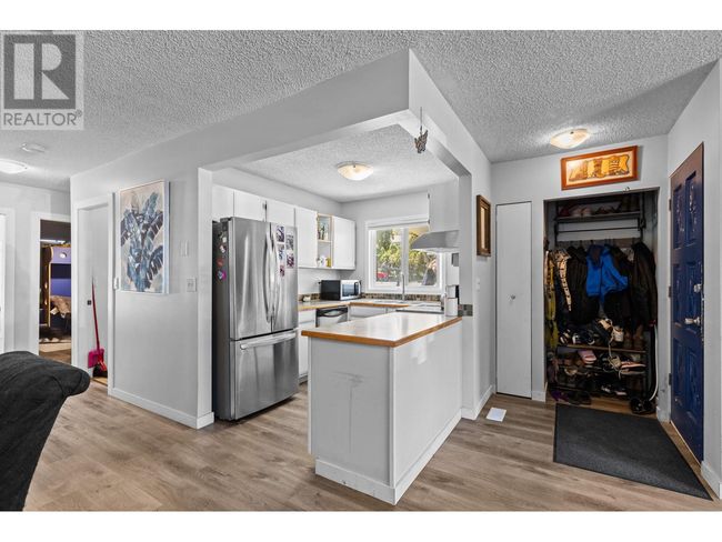 2431 Bering Rd, Home with 2 bedrooms, 1 bathrooms and 5 parking in West Kelowna BC | Image 11