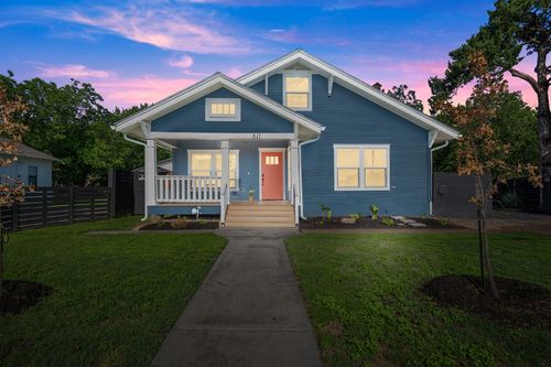 811 S Commerce Street, Lockhart, TX, 78644 | Card Image