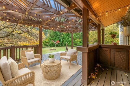 422 7th Ave, Fox Island, WA, 98333-9717 | Card Image