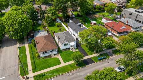 226 30th St, Toronto, ON, M8W3E1 | Card Image