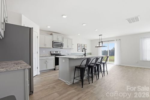 221 Culloden Dr, Mocksville, NC, 27028-4885 | Card Image