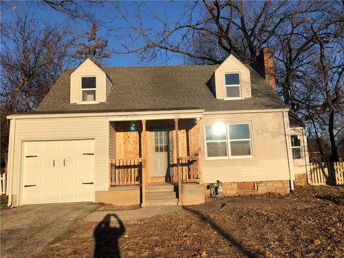 4933 Parish Dr, Roeland Park, KS, 66205-1371 | Card Image