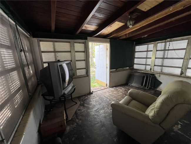 enclosed porch | Image 38