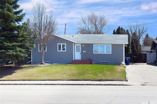 3024 14th St E, Saskatoon, SK, S7H0B4 | Card Image