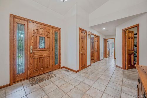 6 Bay Dr, Hampton Bays, NY, 11946-2702 | Card Image