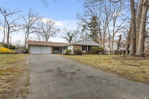 44 Sycamore Cir, Stony Brook, NY, 11790-3141 | Card Image