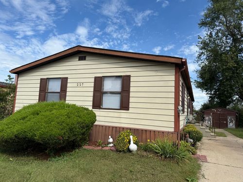227 Blackthorn Rd, Matteson, IL, 60443-2105 | Card Image