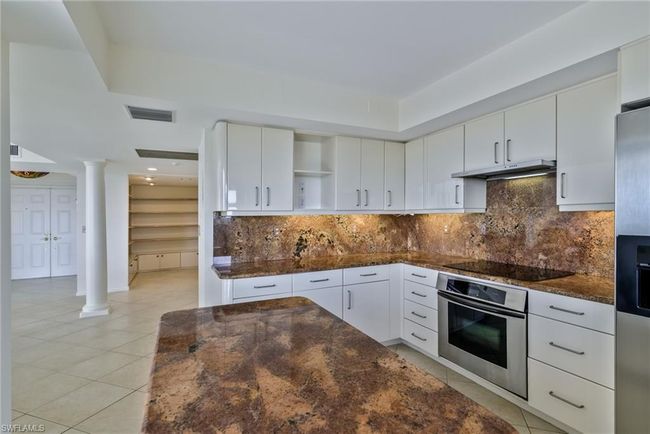 APT-803 - 6001 Pelican Bay Blvd, Condo with 2 bedrooms, 3 bathrooms and 1 parking in NAPLES FL | Image 9