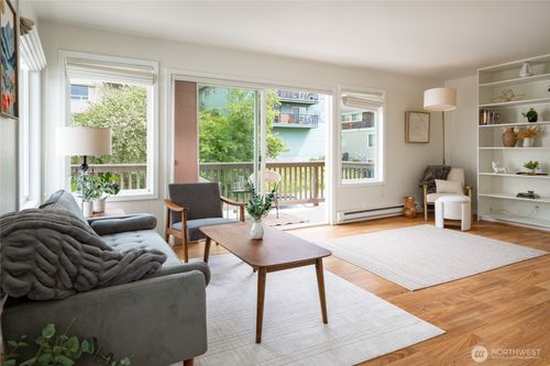 403-2552 14th Ave W, Seattle, WA, 98119-2110 | Card Image