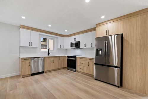 2031 24 Ave Ne, Calgary, AB, T2E8H4 | Card Image