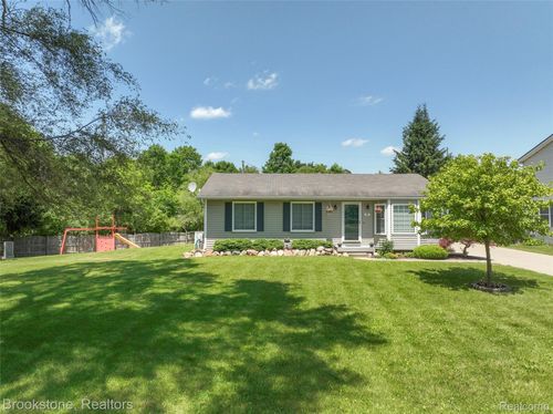 58 Lafayette St, Oxford, MI, 48371-4635 | Card Image