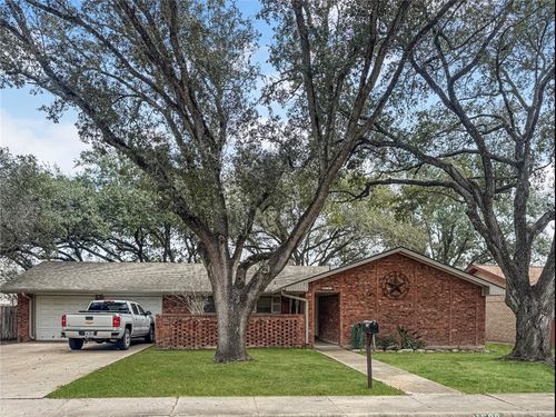 1600 Fairdale St, Alice, TX, 78332-4063 | Card Image