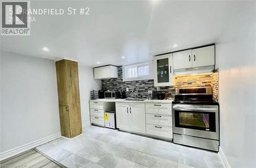 5 Grandfield St, Hamilton, ON, L8T2H1 | Card Image