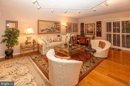 332-20332 Valley Forge Cir, KING OF PRUSSIA, PA, 19406-1108 | Card Image