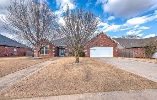 2204 Sw Chinquapin Ave, Bentonville, AR, 72713-7818 | Card Image