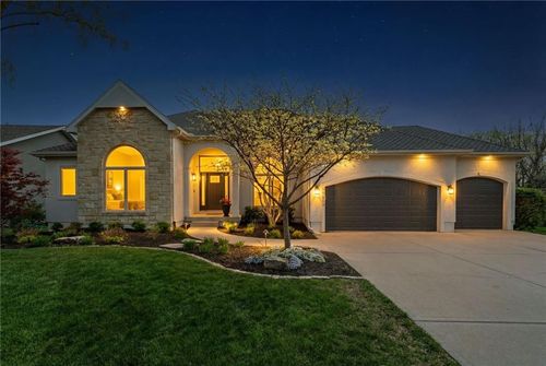 15617 Pawnee St, Overland Park, KS, 66224-3884 | Card Image