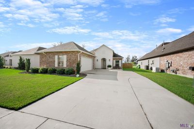 43333 Pond View Dr, House other with 3 bedrooms, 2 bathrooms and null parking in Prairieville LA | Image 2