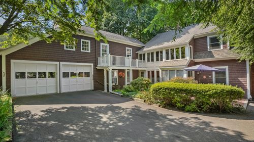 90 Heloise St, Hamden, CT, 06517-3422 | Card Image