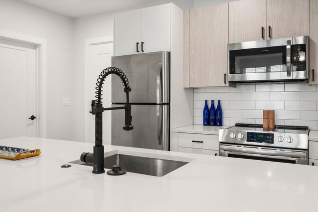 APT-201 - 10 Somerset Ave, Condo with 2 bedrooms, 2 bathrooms and null parking in Winthrop MA | Image 9