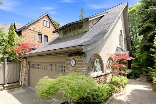 39 Glengowan Rd, Toronto, ON, M4N1G1 | Card Image