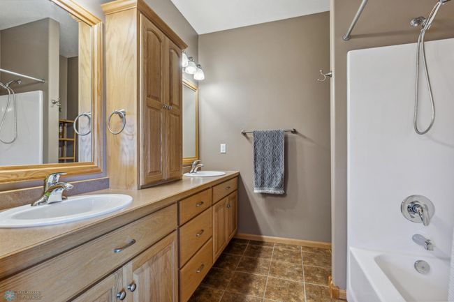 Primary Bathroom | Image 21