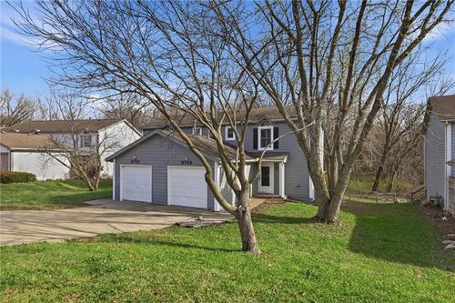 8749 Nw 82nd St, Kansas City, MO, 64152-4142 | Card Image