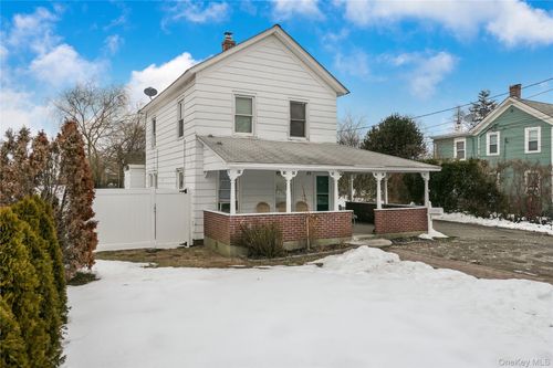49 Academy St, Patchogue, NY, 11772-3821 | Card Image