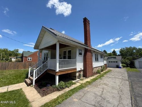 527 E Park Avenue, Altoona, PA, 16601 | Card Image