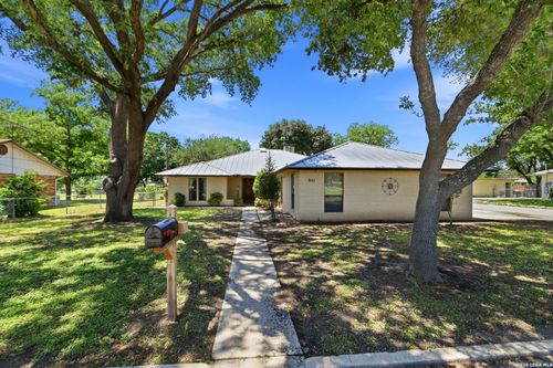 901 Gentilz St, Castroville, TX, 78009-4063 | Card Image
