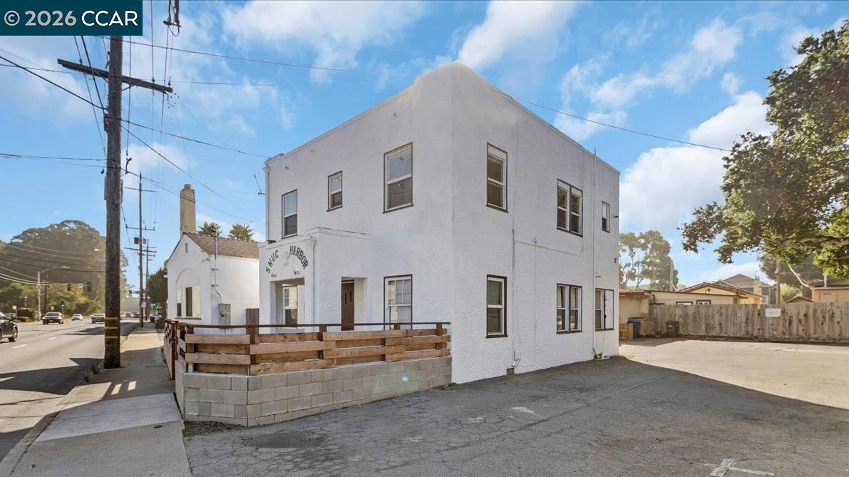 Commercial Sale in Monterey