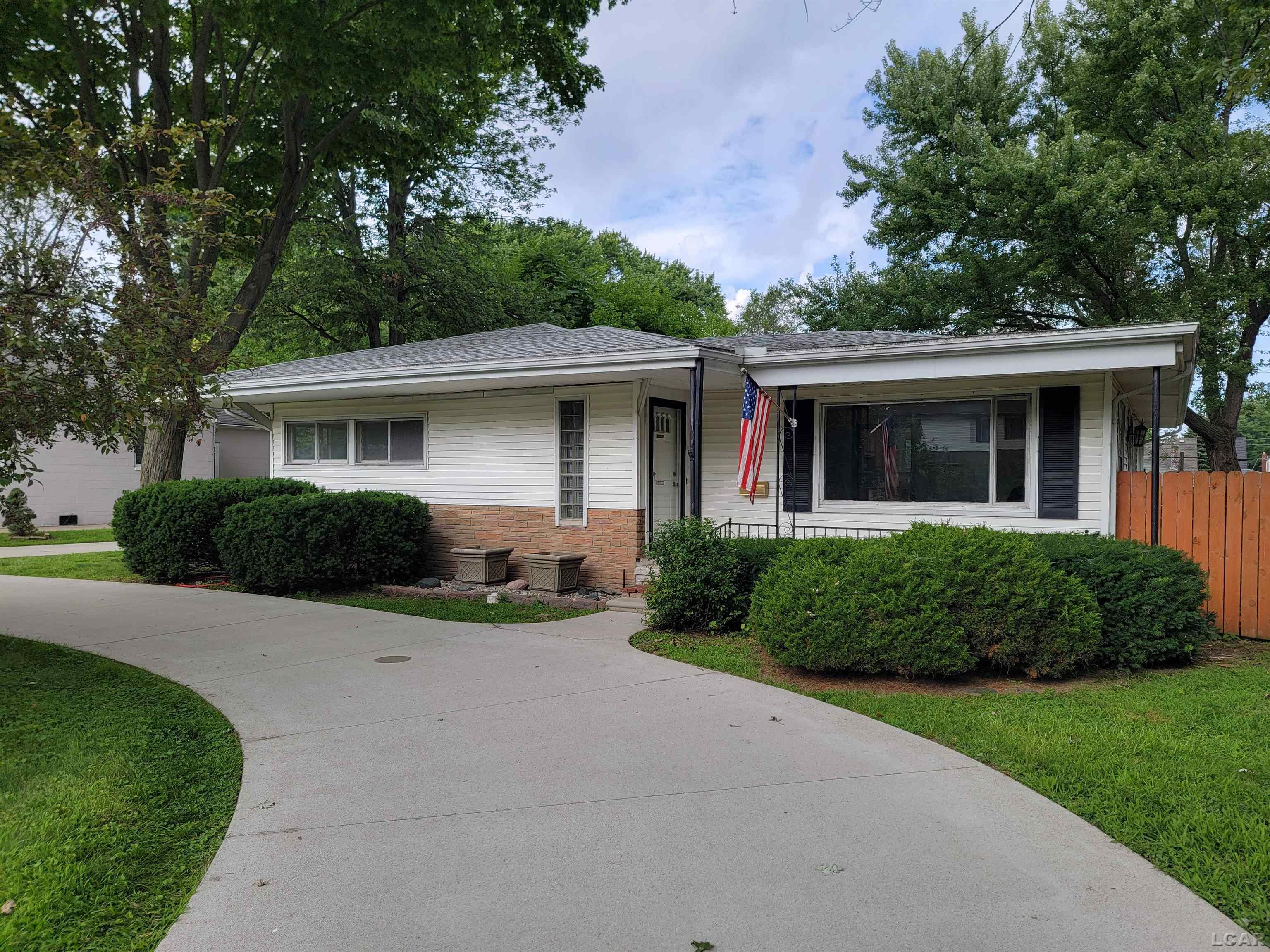 Downing St, Saint Clair Shores, MI 48080