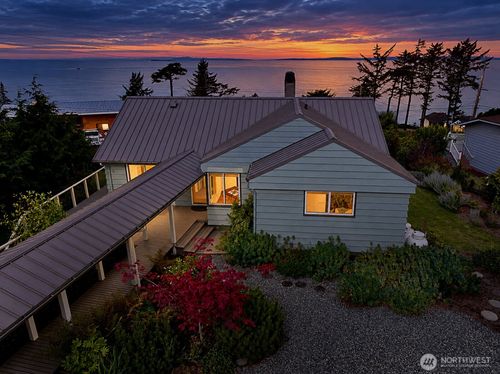 1443 Martha Way, Oak Harbor, WA, 98277-8566 | Card Image
