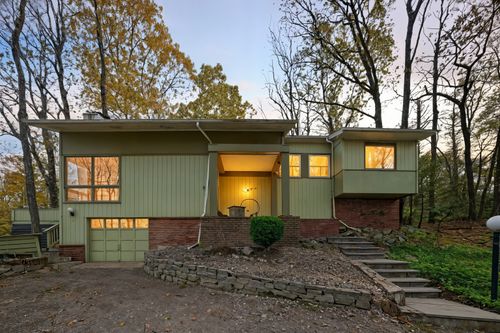 27 Carol St, Danbury, CT, 06810-8308 | Card Image