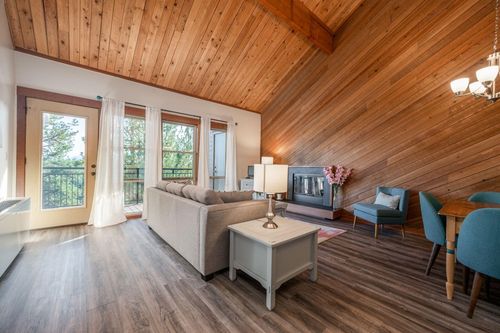 636-18575 Sw Century Dr, Bend, OR, 97702-1950 | Card Image