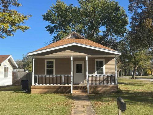 402 N Sycamore St, Eureka, KS, 67045-1441 | Card Image