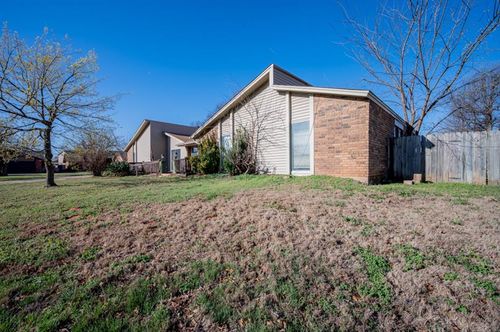 3201 N Meadowood Dr, Oklahoma City, OK, 73110-1432 | Card Image