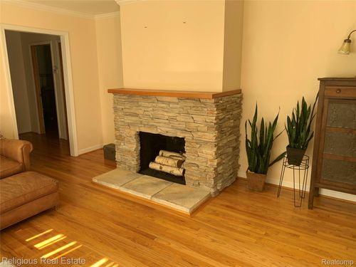 1560 Westfield Ave, Ann Arbor, MI, 48103-5740 | Card Image
