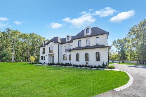 19 Carman Rd, Dix Hills, NY, 11746-5650 | Card Image