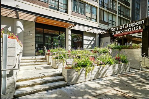 2005-230 E Ontario St, Chicago, IL, 60611-7257 | Card Image