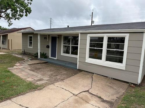 815 W 12th St, Freeport, TX, 77541-5467 | Card Image