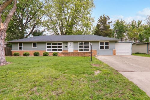 2114 Peirce Ave, Bloomington, IL, 61701-5811 | Card Image