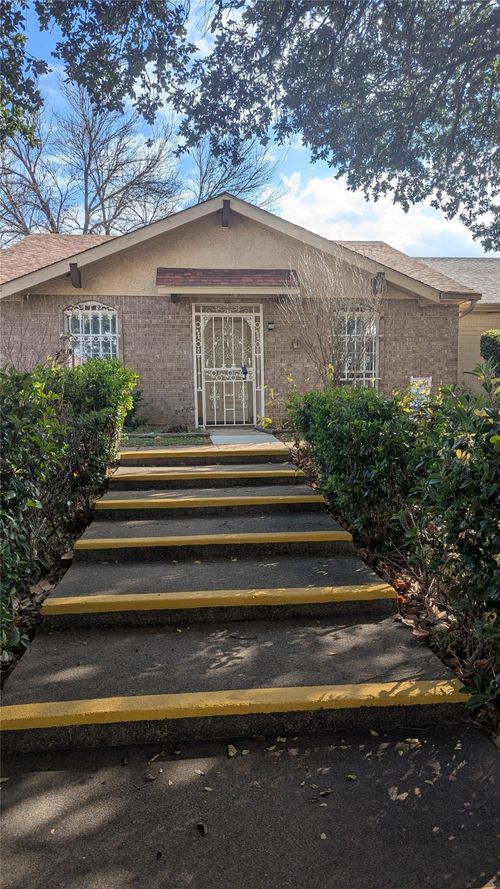 26-3 E Townhouse Ln, Grand Prairie, TX, 75052-5922 | Card Image