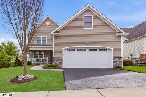 2 Bluffs Ct, Hamburg, NJ, 07419-1525 | Card Image