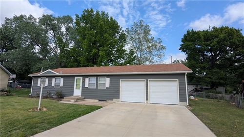 3622 Se Pinecrest Court Se, Topeka, KS, 66605 | Card Image