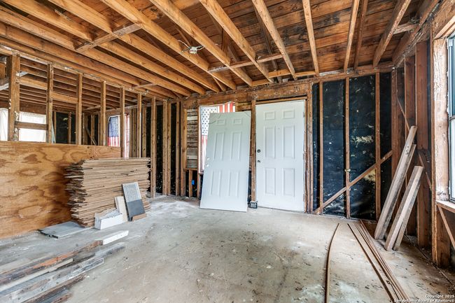 67 N 5 Th St, House other with 2 bedrooms, 1 bathrooms and null parking in Somerset TX | Image 7