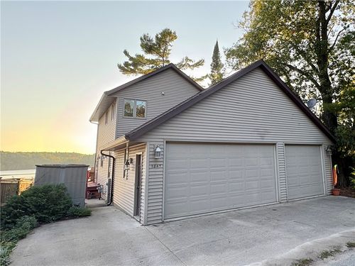 9845 N White Lake Rd, Suring, WI, 54174-9665 | Card Image