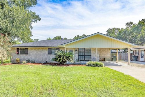 806 Kenney St, Houma, LA, 70364-1841 | Card Image