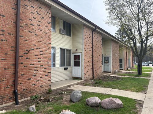8931 N Swan Rd, Milwaukee, WI, 53224 | Card Image
