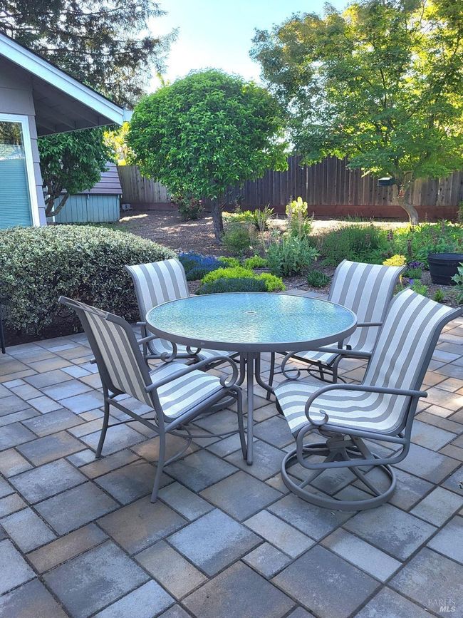 123 Old Oak Ln, House other with 2 bedrooms, 2 bathrooms and 4 parking in Santa Rosa CA | Image 26