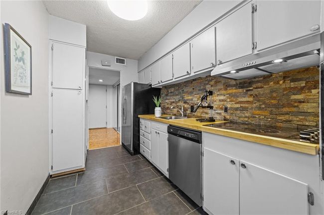 UNIT-906 - 1101 N Elm St, House other with 2 bedrooms, 2 bathrooms and null parking in Greensboro NC | Image 12